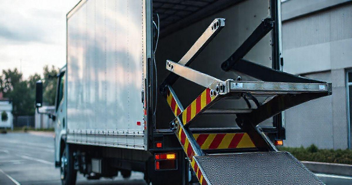 Plataforma hidr&aacute;ulica para caminh&atilde;o ba&uacute;: 5 Vantagens Incr&iacute;veis